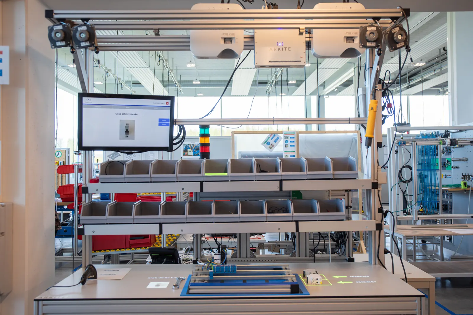 Complete Arkite workstation with projectors, 3D sensor, operator screen, smart tool, bins and projected instructions